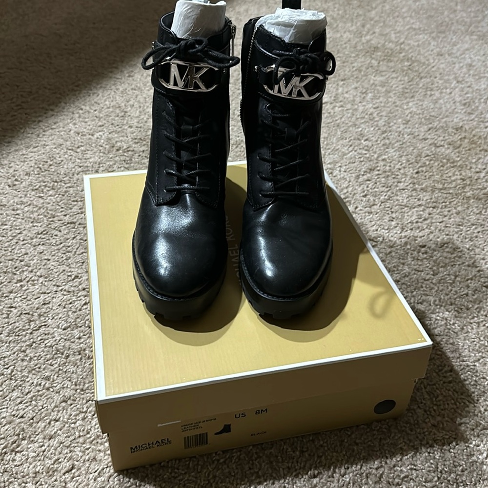 Michael Kors Kincaid Lace Up Bootie Size 8